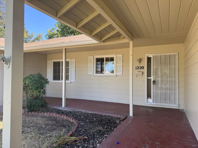 1220 W Benjamin Holt Dr
