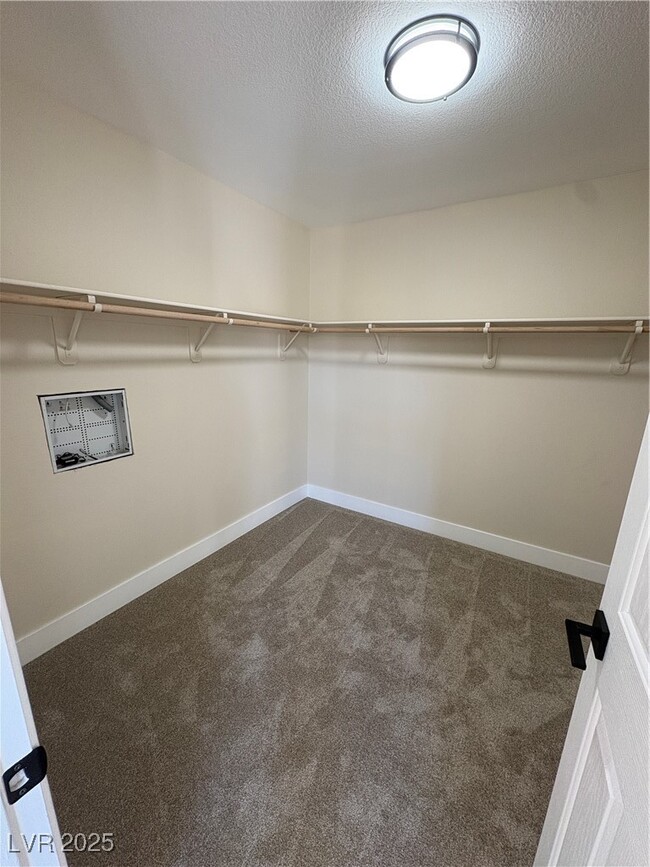 Building Photo - 2647 Hourglass Dr