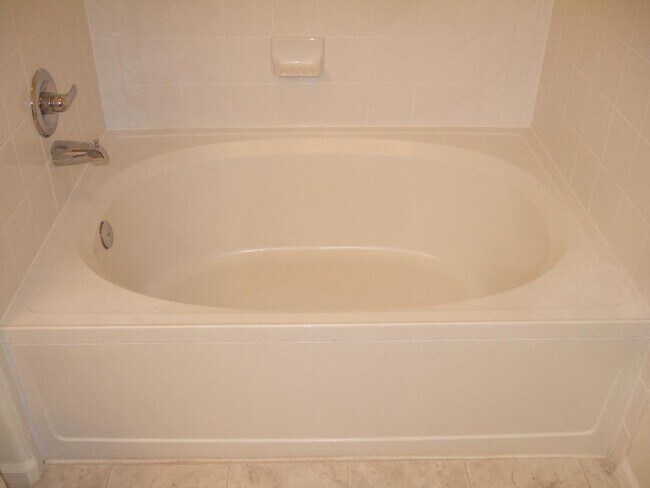 Building Photo - 2BR/2BA Condo + W/D + Pool+GYM-AVAIL 8/20 Unit 206