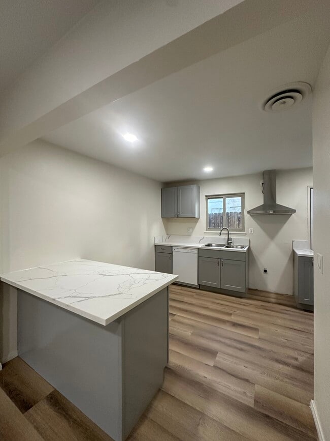 Photo - 519 E Ridgecrest Blvd