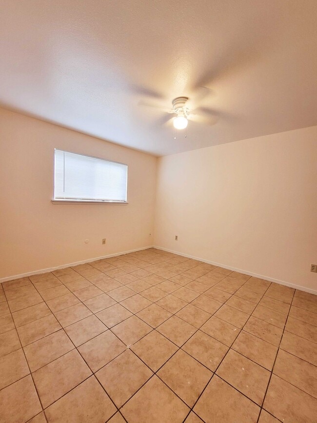 Building Photo - 7301 Jensen Dr Unit 1