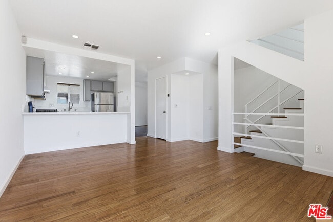 Photo - 1083 1/2 W Kensington Rd