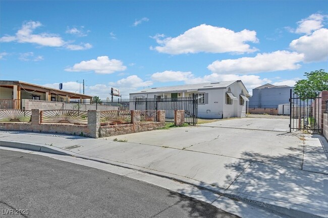 Photo - 4325 N Amethyst Ave House