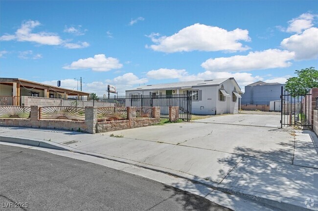 Building Photo - 4325 N Amethyst Ave Rental