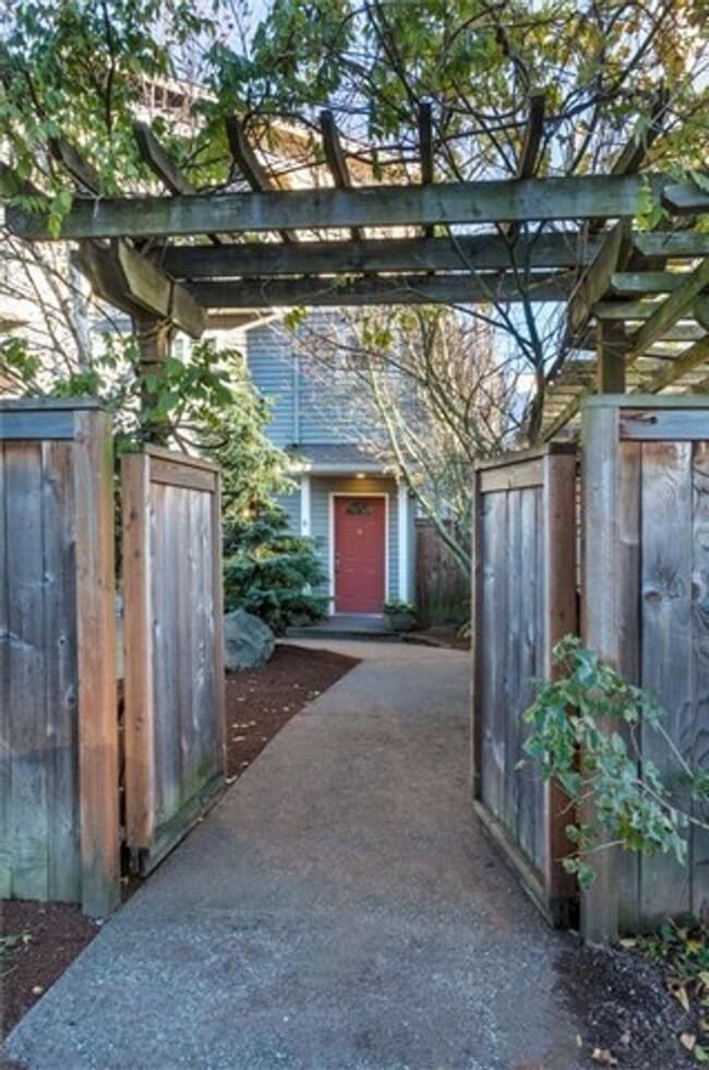 Photo - Lovely 3 bed, 2.5 Bathroom Magnolia Tonwnh...