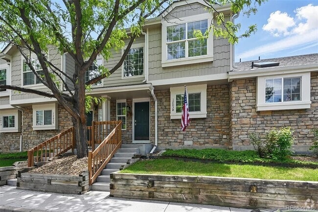 Building Photo - Beautiful, updated, spacious Unit #B Rental