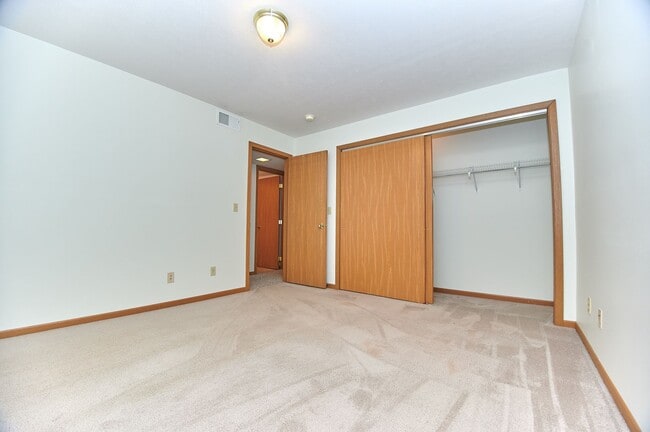 Photo - Pineview Apartments - Morgantown, WV