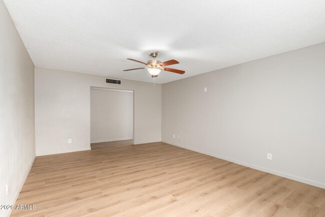 Photo - 103 E Del Rio Dr