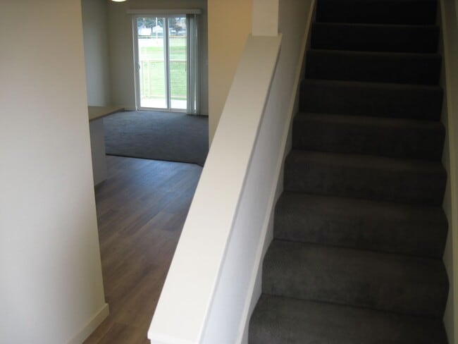 Photo - Spacious 3 Bed, 2 Bath, 1250 Square Foot Apartment with Air Conditioning. Unit 10