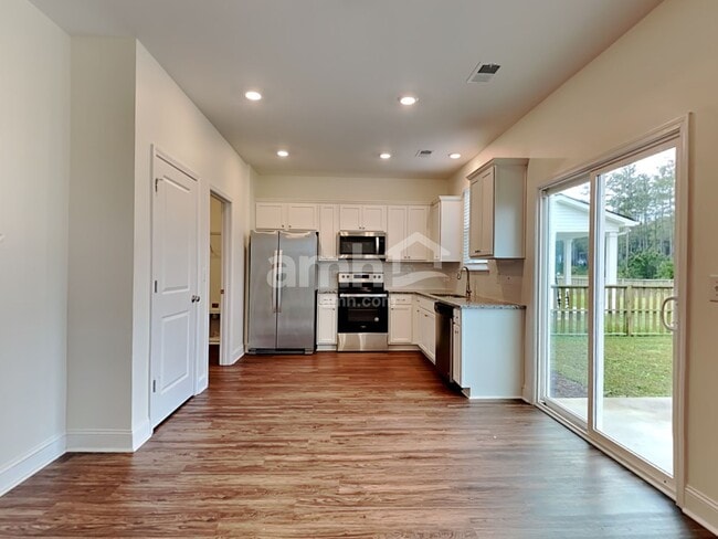 Photo - 318 Azore Way