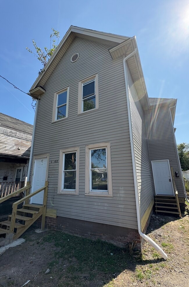 Building Photo - 1840 N Erie St Rental