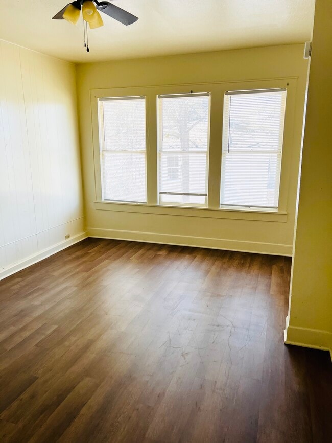 Photo - 605 Merrick St