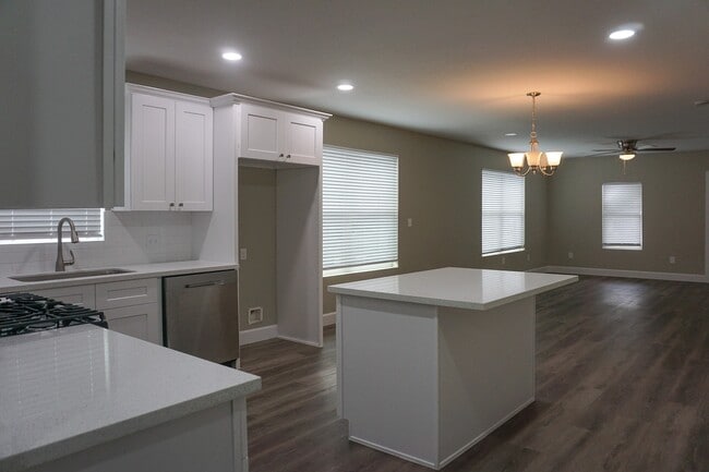 Photo - 3703 Market St