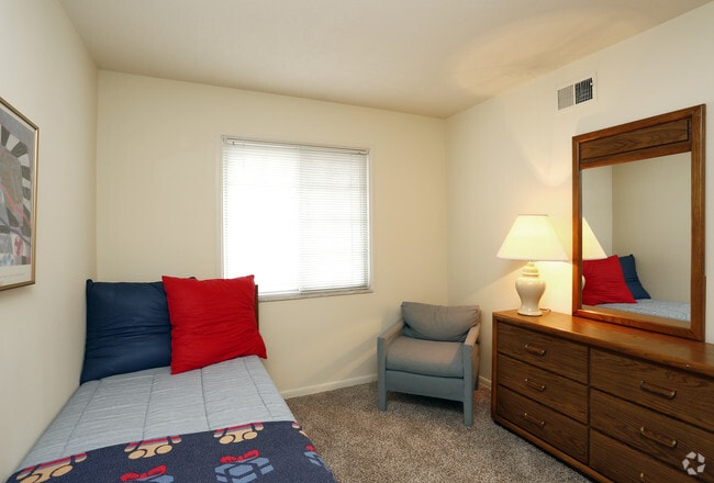 Photo - Braeburn Village