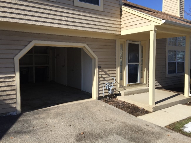 Photo - 2 Acorn Dr Townhome