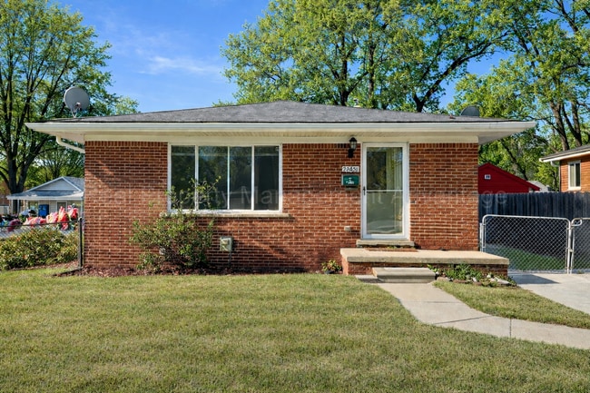 Building Photo - Charming 4-Bedroom Home with Spacious Backyard in Oak Park