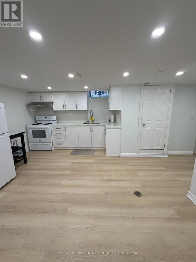 Photo - 21A Lambton Ave