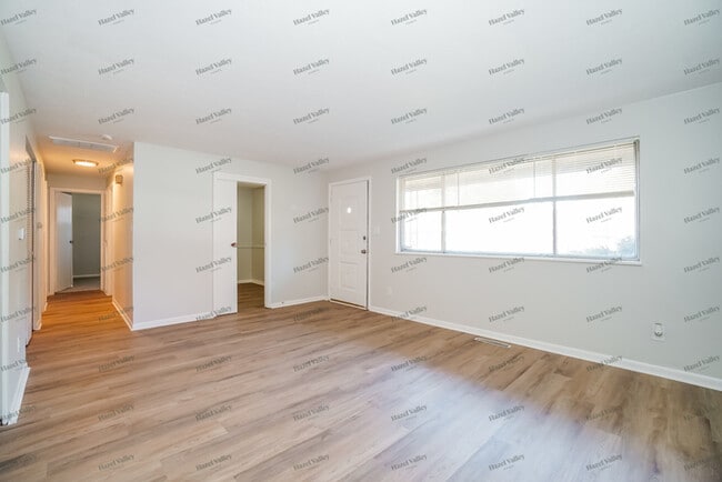 Photo - 3505 Roswell Dr