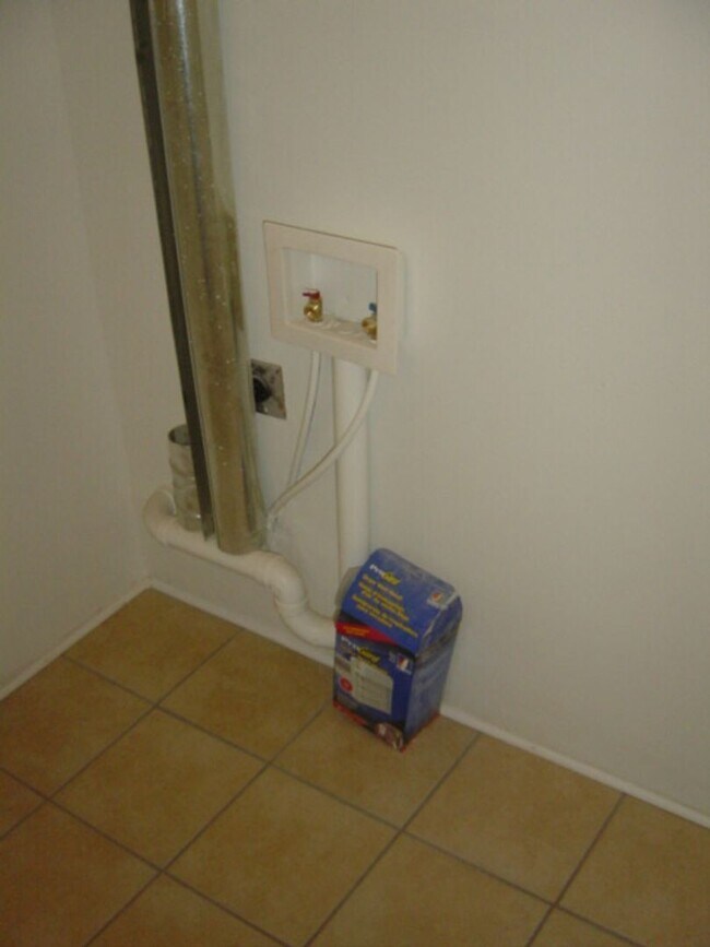 Photo - 221 E 3rd St Unidad B