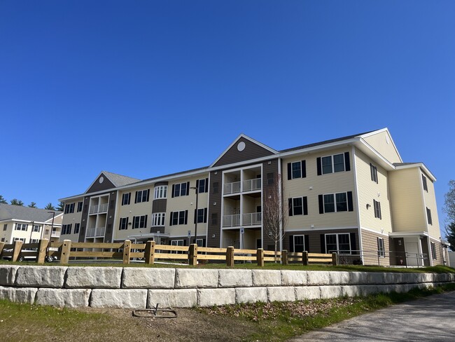 Building Photo - Twin Bridge