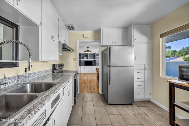 Photo - 620 Belgrave Ave