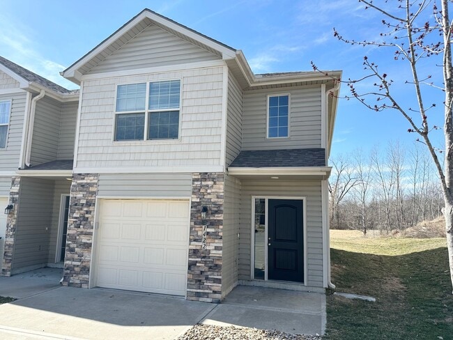 Building Photo - 3 Bed Townhome in Grain Valley