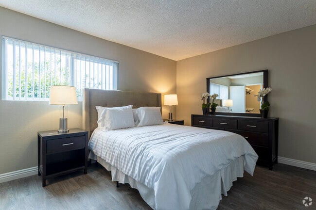 1 BR, 1 BA - 450 SF