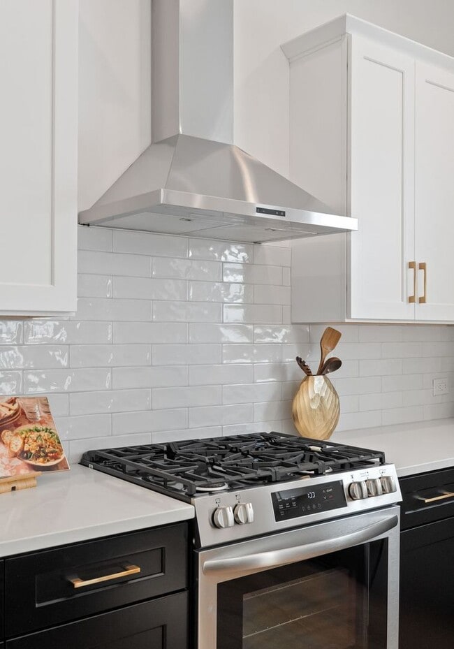 Photo - 2006 St John St