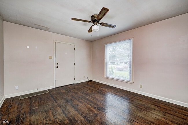 Photo - 5376 W 10th St