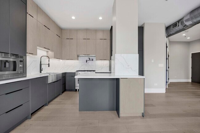 Photo - 23 N Green St