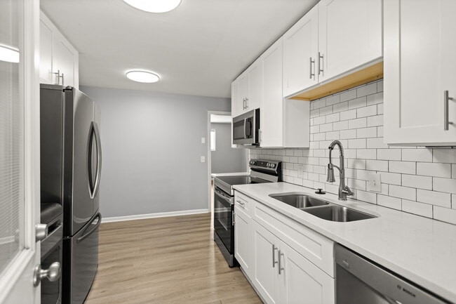 Photo - 3400 Clifton Ave Unidad D