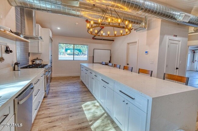 Building Photo - 858 E White Mountain Blvd Rental