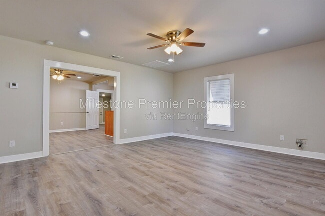 Photo - 608 W Murray St