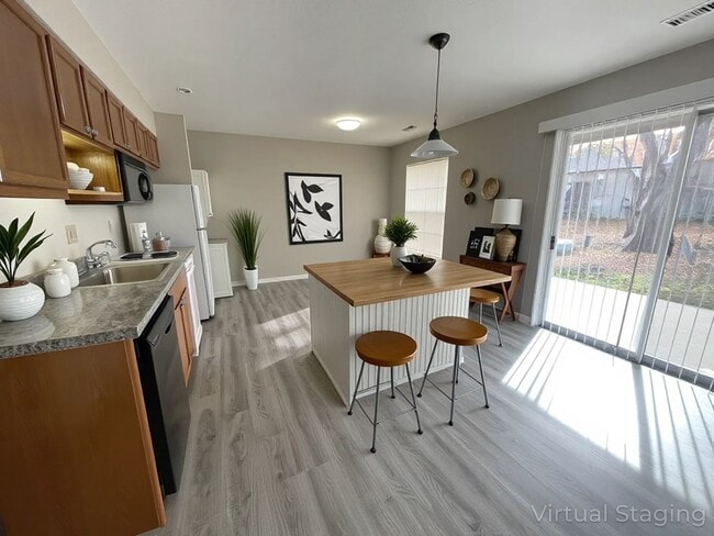 Building Photo - Nice 1 Bedroom 1 Bath Unfurnished Condo Newly Renovated Unit 2