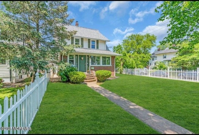 Photo - 208 E Bergen Pl