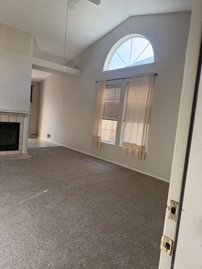Photo - 929 Seagate St