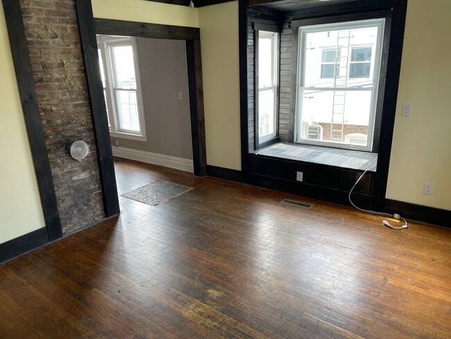 Living room - 8 N High St