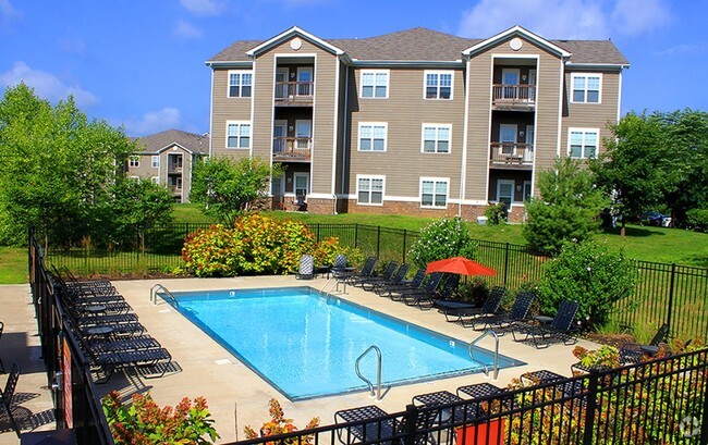 Resort style pool - The Stratum at Indiana Rental