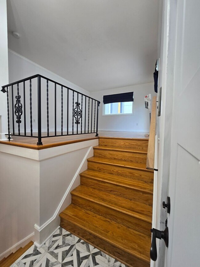 Photo - 4575 Blaine St NE
