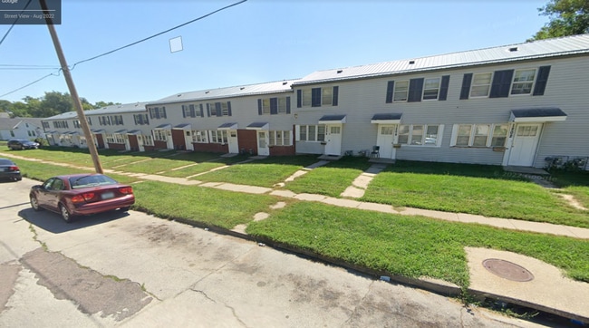 $900 - 2 Bedroom 1 Bathroom Townhome - $900 - 2 Bedroom 1 Bathroom Townhome
