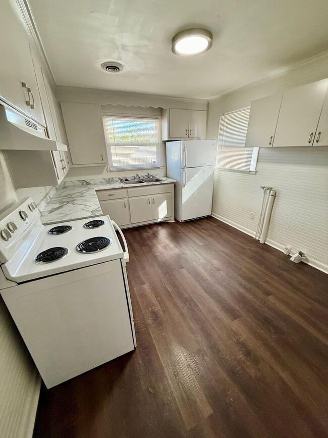 Photo - 2 Bedroom Madison Duplex w/ Fenced Yard $1300