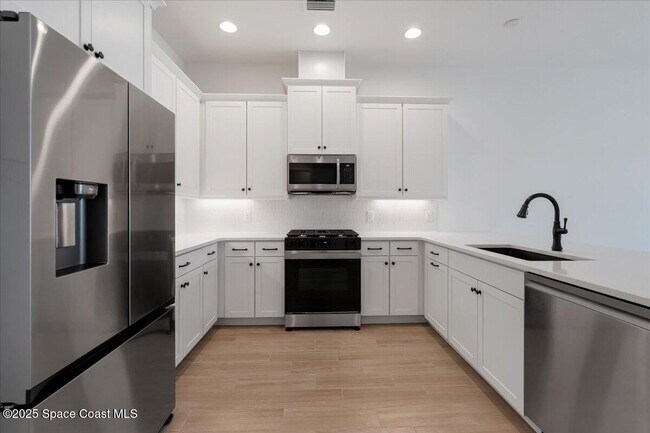 Photo - 7794 Cache Crk Ln