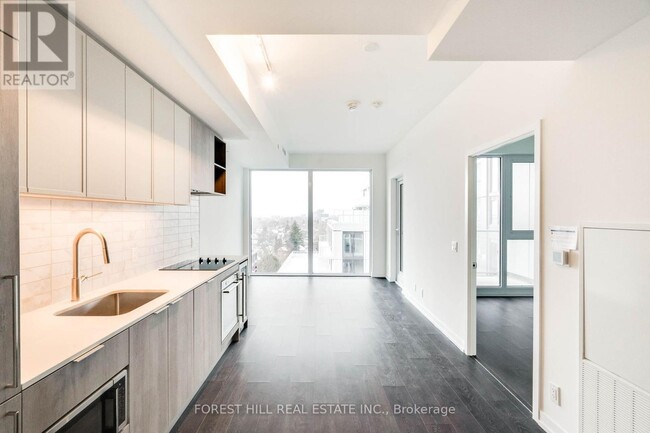 Photo - 2020 Bathurst St Unit 833