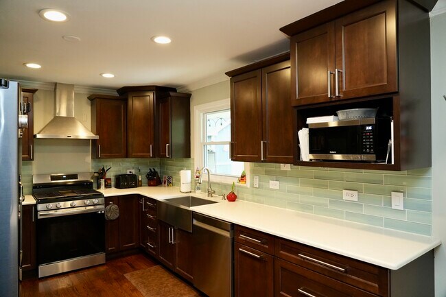 Photo - 211 Sandalwood Dr