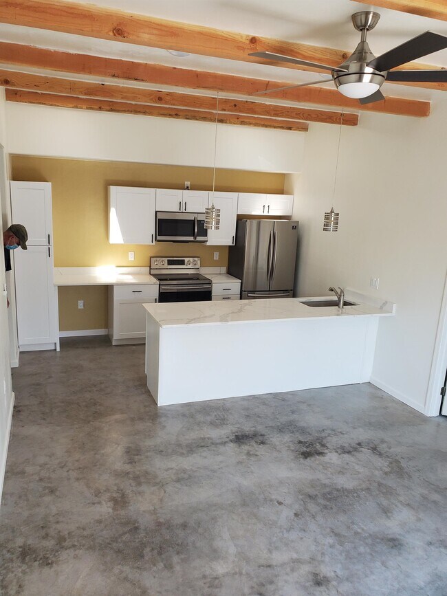 1130 E Winnie Pl
