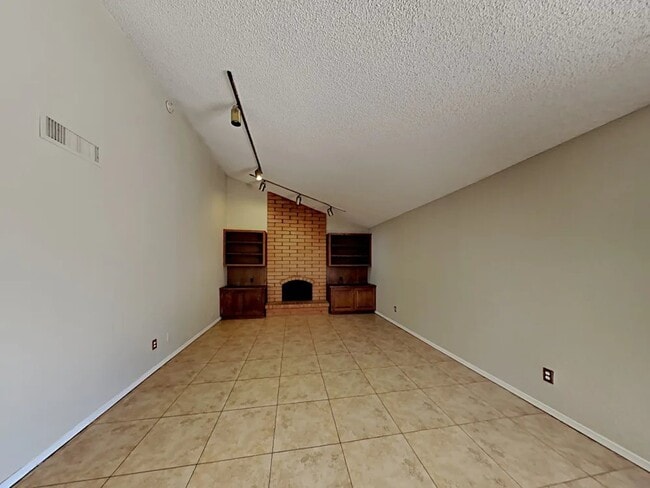Photo - 3140 W Danbury Dr