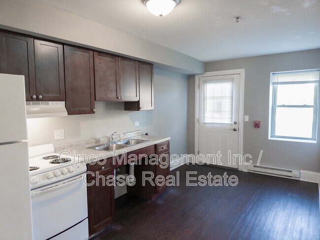 Photo - 113 N Hickory St