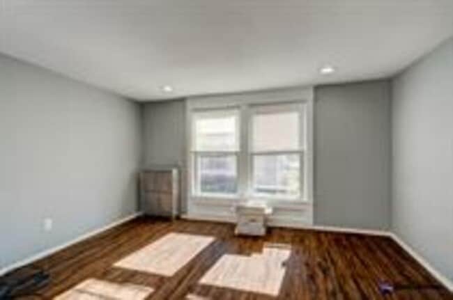 Photo - 255 W Union St