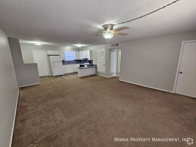 Building Photo - Plainview Apartments 2 Bedroom 1 Bath - Ca... Unit A