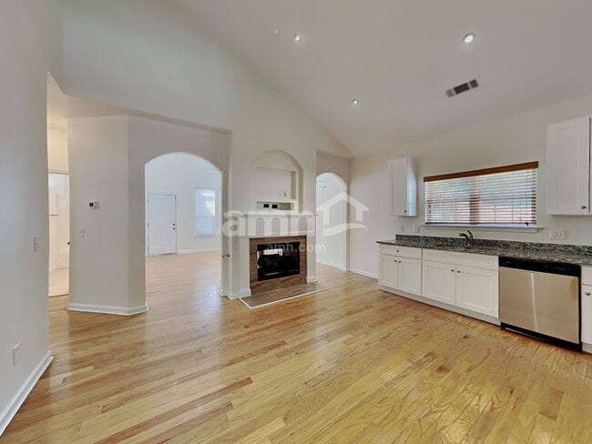 Photo - 518 Anglewood Trace